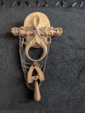 Vintage-Inspired Vicrian Dangle Bronze Tone Multi-Chain Pendant Brooch Signed